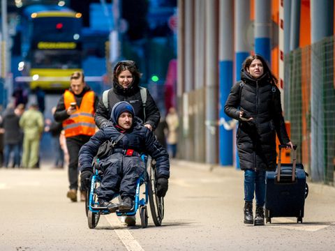 Gefluchtete im Rollstuhl