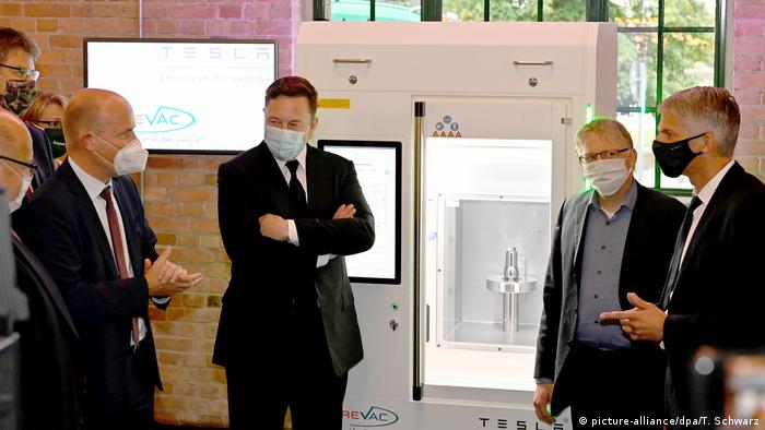 Ilon Mask demonstrates deputies of the Bundestag Printer for CureVac Vaccine