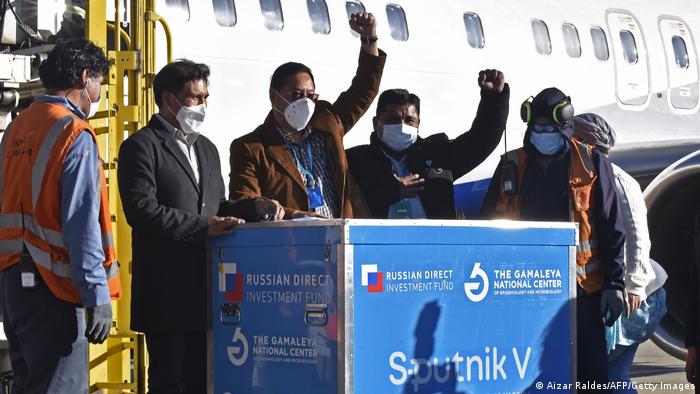 Arrival of the first batch of vaccine satellite V to Bolivia.